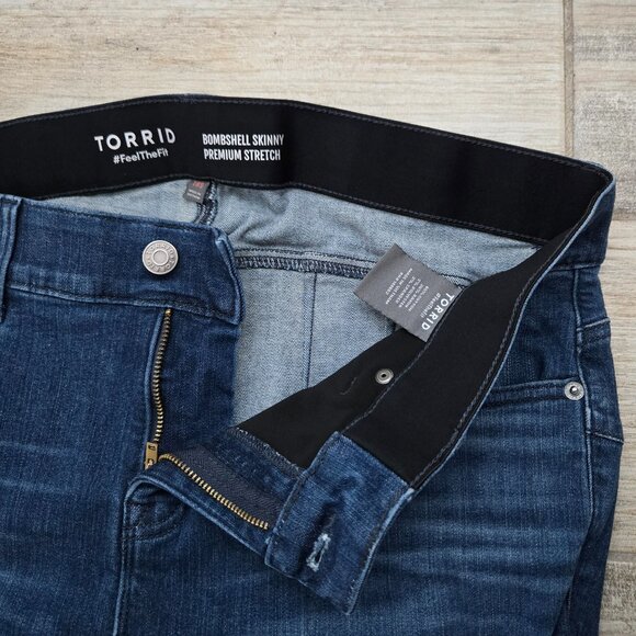 Torrid Bombshell Skinny Jeans Women's Premium Stretchy Dark Wash Shaping 18S - Picture 3 of 6